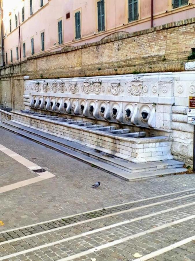 Il Balcone Sul Corso Vila Ancona Exterior foto